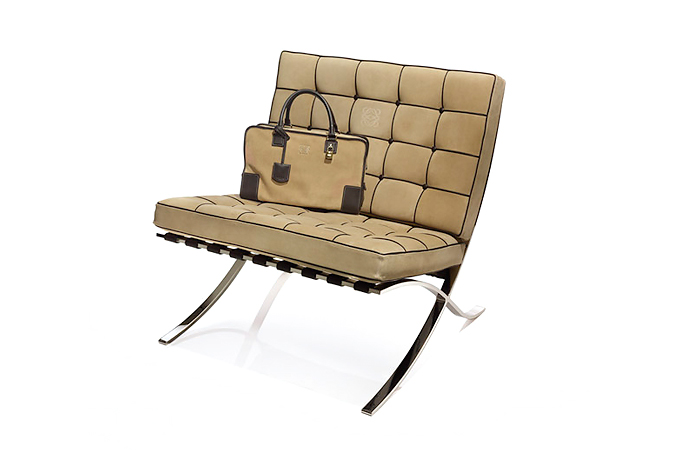 LOEWE AMAZONA×BARCELONA CHAIR